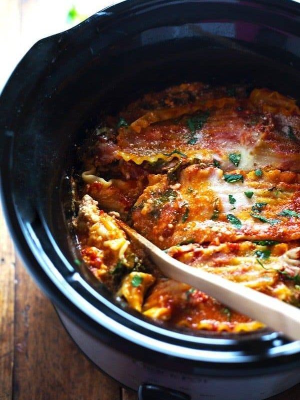 Super Easy Skinny Veggie Crockpot Lasagna - a handful of simple ingredients for a healthy family dinner. | https://weightloss-trim.fit